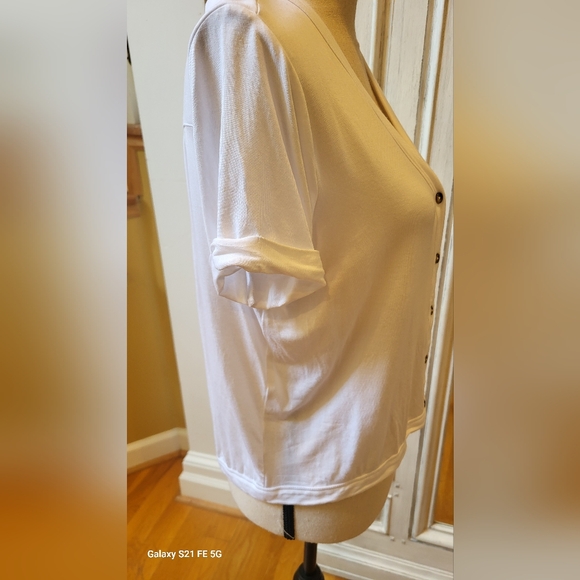 White Button Down Cropped Top NWT - Picture 3 of 8